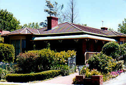 Australian home 1.jpg (64954 bytes)